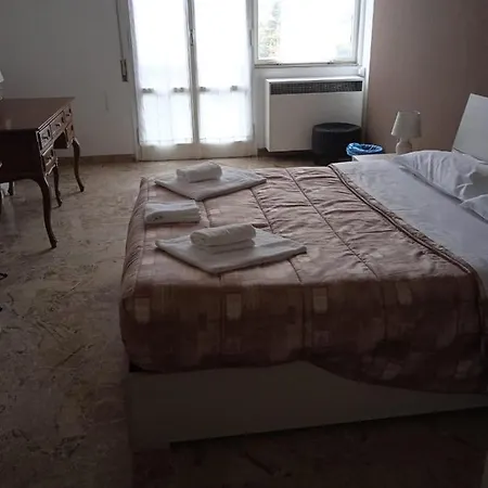 Гостьовий будинок Myroom Centerstation 3*